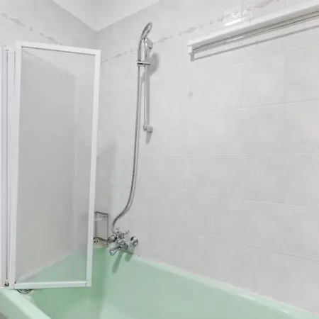 La Piscine - Bord De - Clim - Parking Inclus Petite Place Appartement Menton